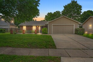 Building Photo - 3612 Parkview Ct
