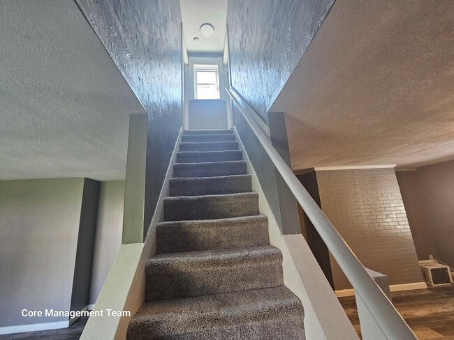 Building Photo - 2 bedroom 1 bath house for rent in West Mifflin