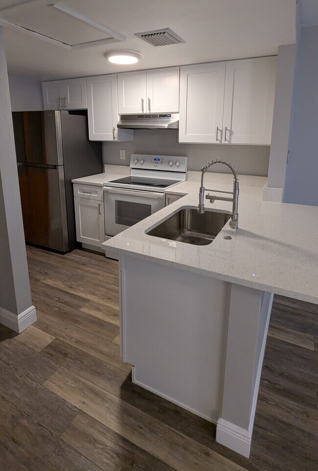 Building Photo - 578 Orange Dr