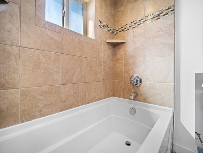 Building Photo - Modern & Cozy Retreat in Spokane – Prime Location Near Downtown