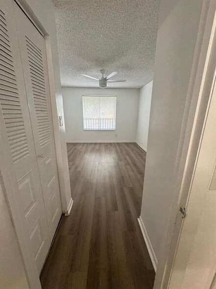 Building Photo - 911 Coral Club Dr