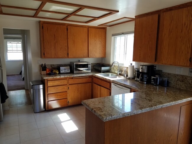 Kitchen - 610 Pine Dr