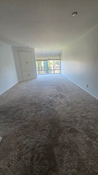 Livingroom - 12830 Burbank Blvd