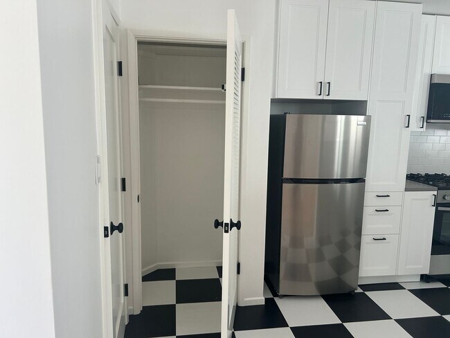 Building Photo - 4208 Fanuel St