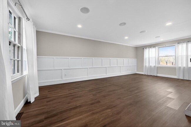 Building Photo - 335 Connecticut Ave