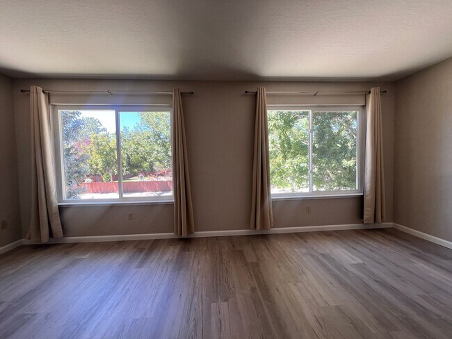 Building Photo - Spacious Split-Level! 4-Bedroom, 3.5-Bath ...