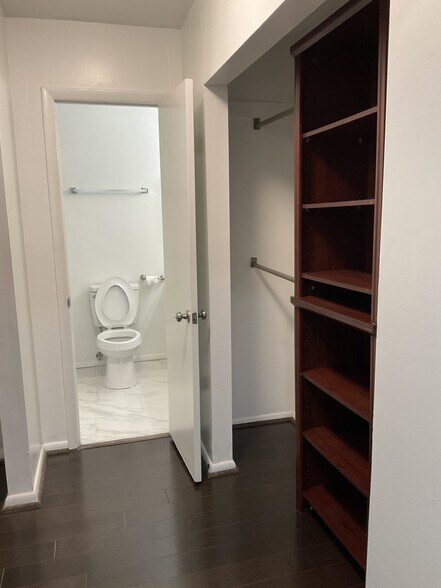Building Photo - 1001 Woodland Vlg
