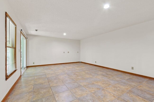 Building Photo - Spacious 4-Bedroom Carrboro Home with Dual...