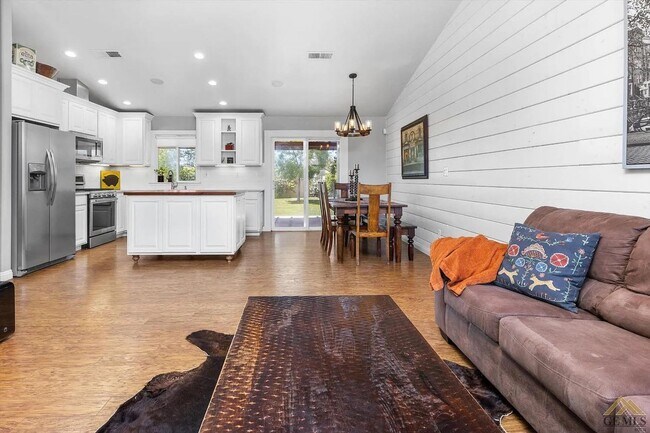 Building Photo - Northwest Home!