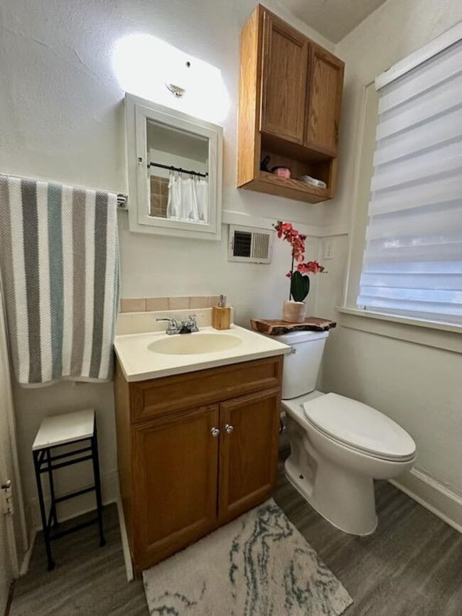 Building Photo - 2 bed, 1 bath home for rent in Waterloo