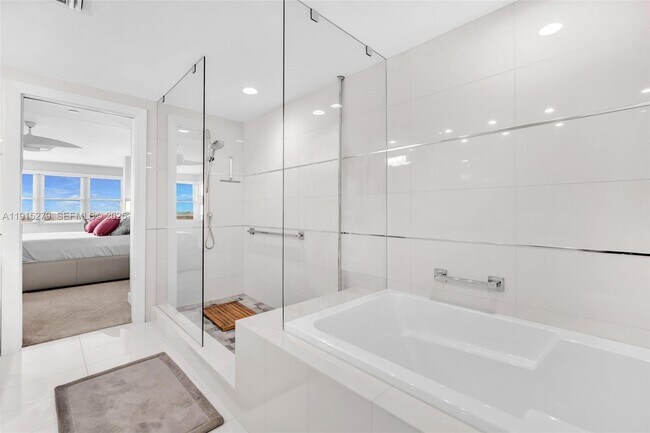 Building Photo - 3507 Oaks Way