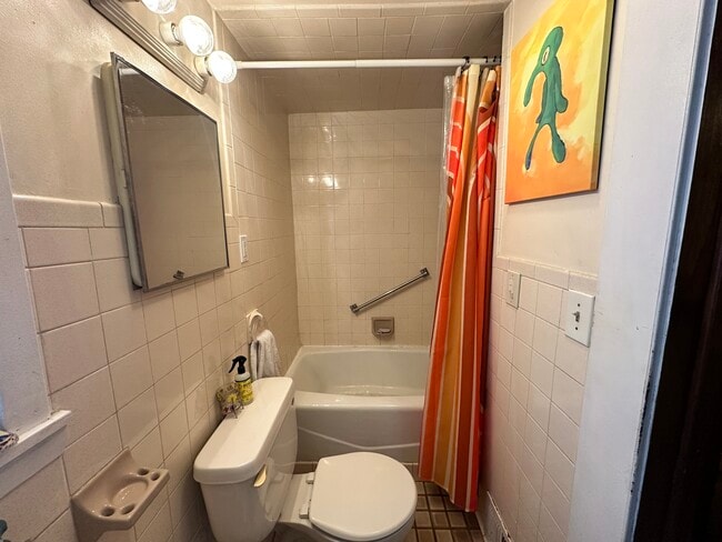 Building Photo - 309 6th Ave NE