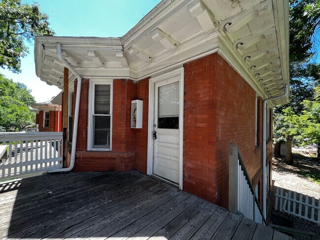 Building Photo - The Remington (BR-LN)