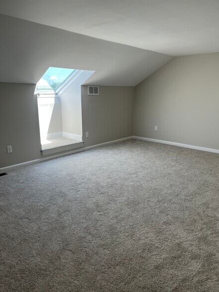 Building Photo - 45 Woodbridge Ln