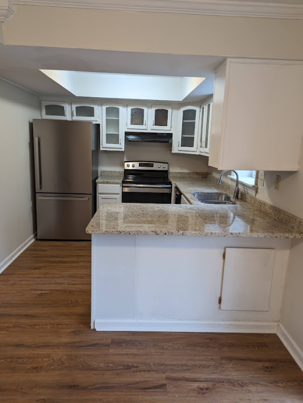 Building Photo - 485 Woodview Dr