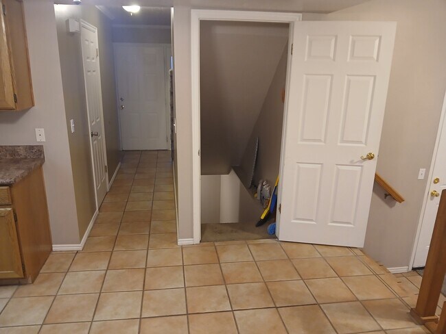 Building Photo - 571 E 5400 S