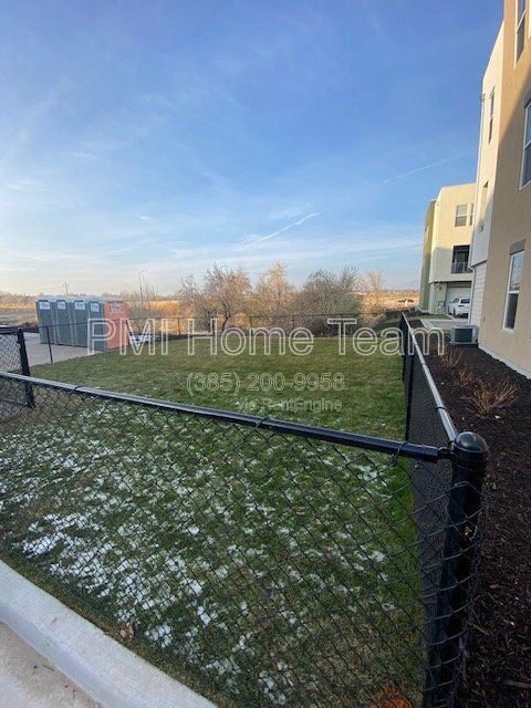 Building Photo - 1490 W Kason Ct
