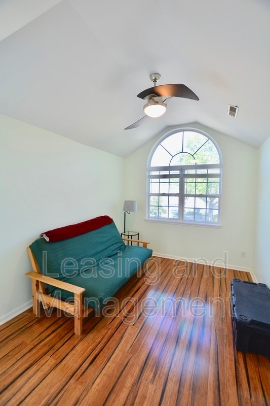 Building Photo - 813 Harbor Pl Dr