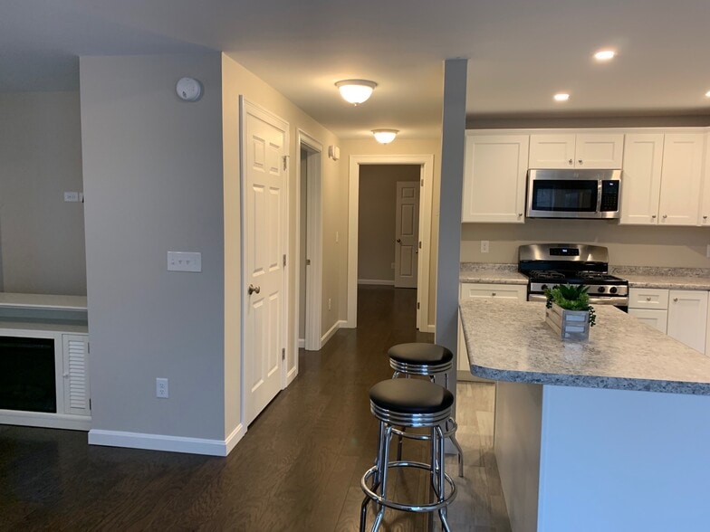 Building Photo - 9 Cascade Rd