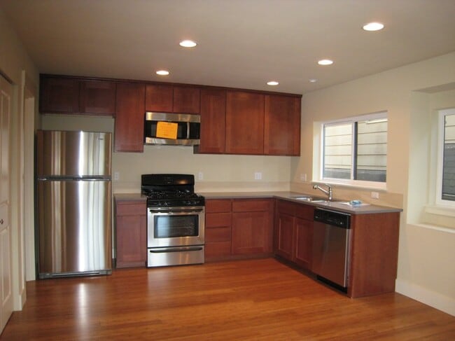 Building Photo - 5233 11th Ave NE