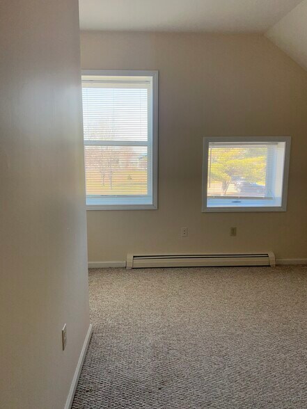 Master Bedroom - 18 Notch Glen Dr