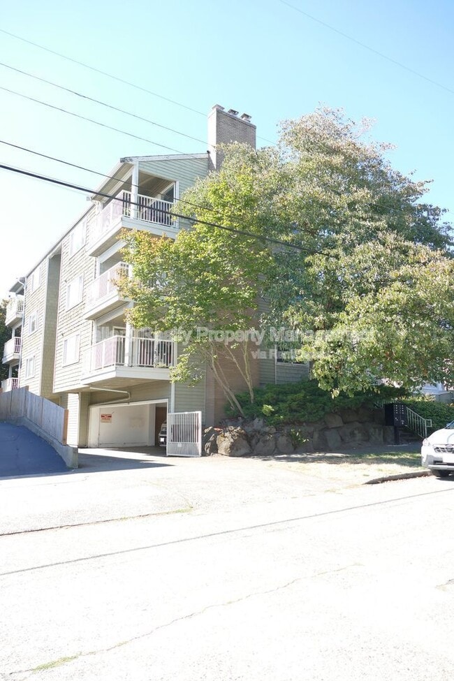 Primary Photo - 4317 Dayton Ave N