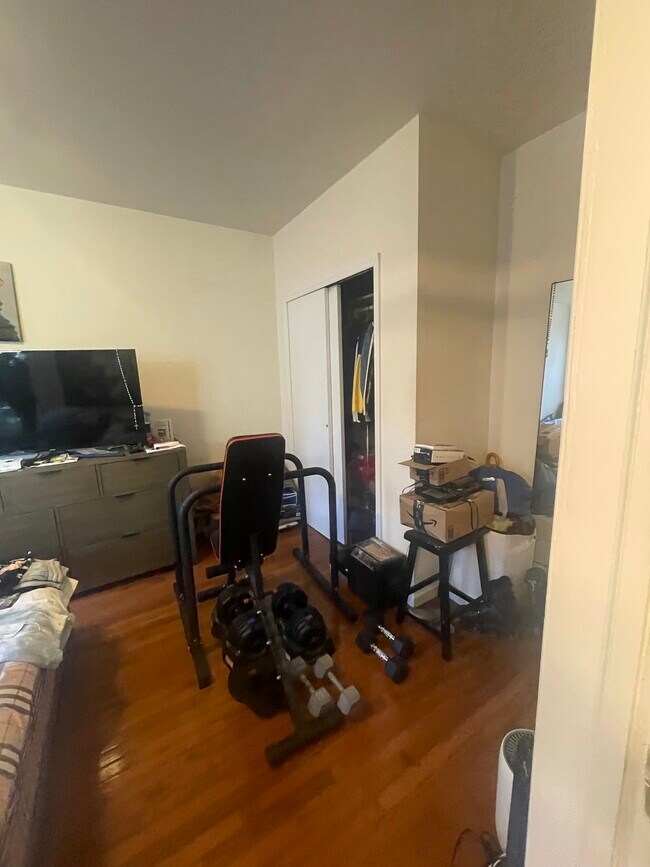 8215 Northern Blvd 8215 Northern Blvd Jackson Heights NY 11372