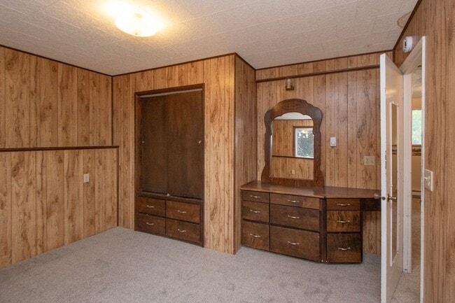 Building Photo - Large Home on Large Lot in Sequim