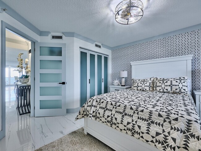 Building Photo - 5051 N Hwy A1A