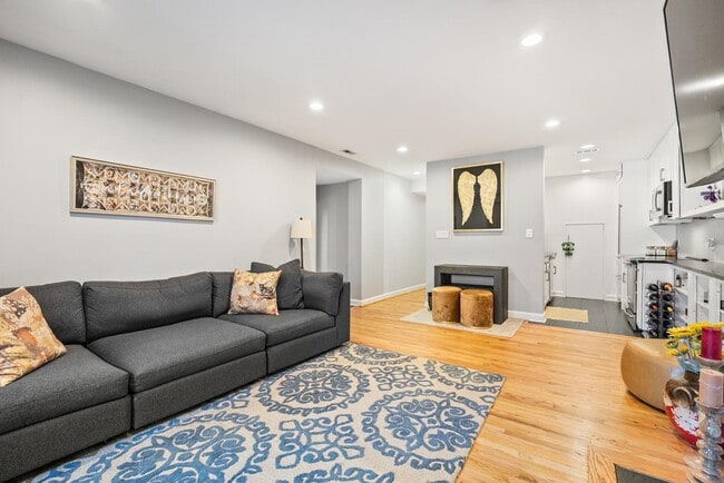 Building Photo - 1710 Summit Pl NW