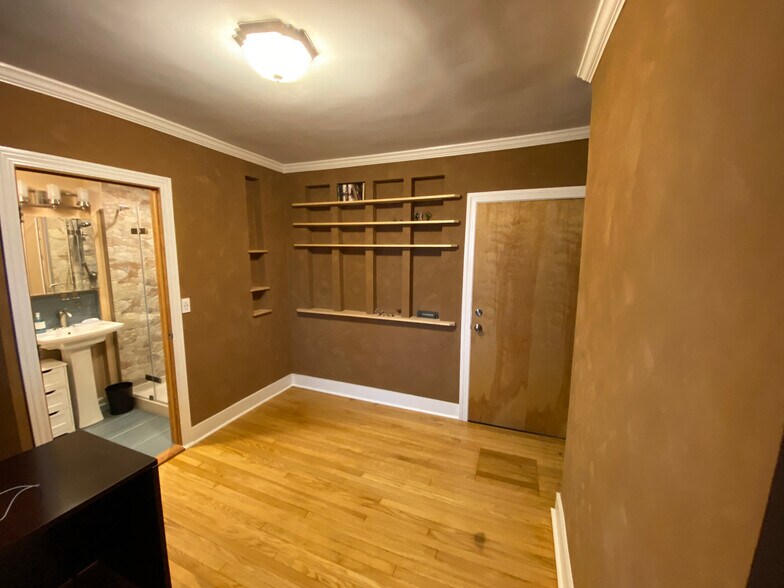Private Bedroom - 628 Blanton St