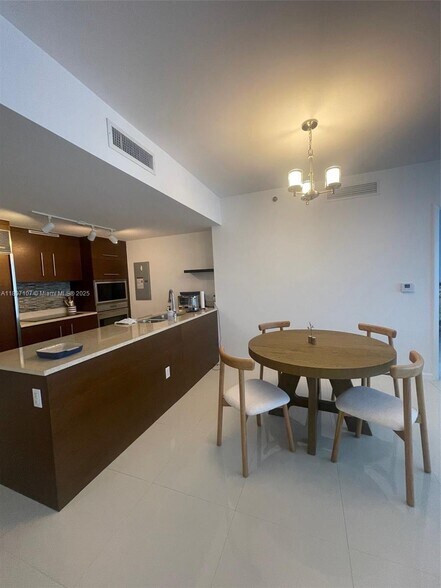 Building Photo - 465 Brickell Ave