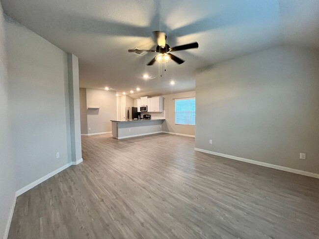 Building Photo - **Amazing Amenities ** Bulverde & 281- bac...