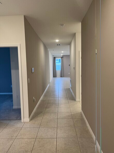 Building Photo - 1658 Blue Lagoon Cir