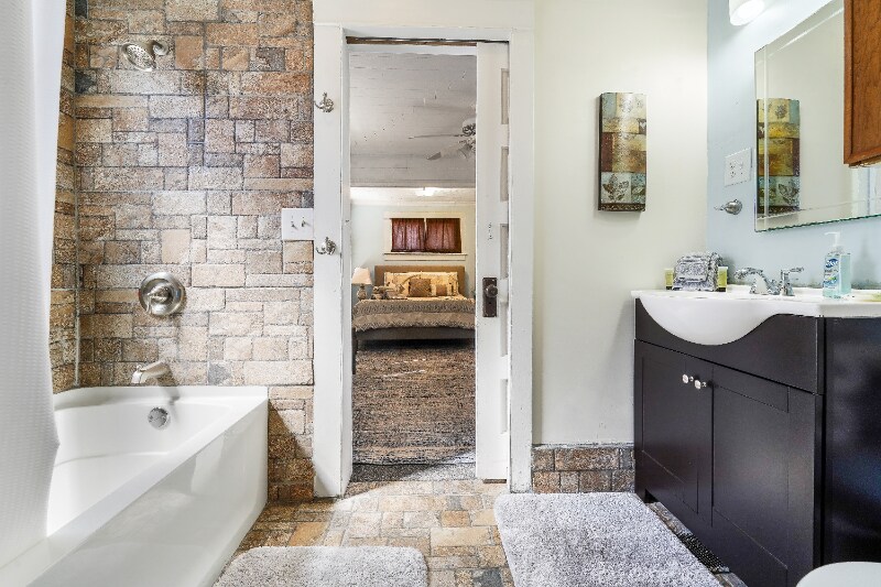 Building Photo - 2700 S 600 E