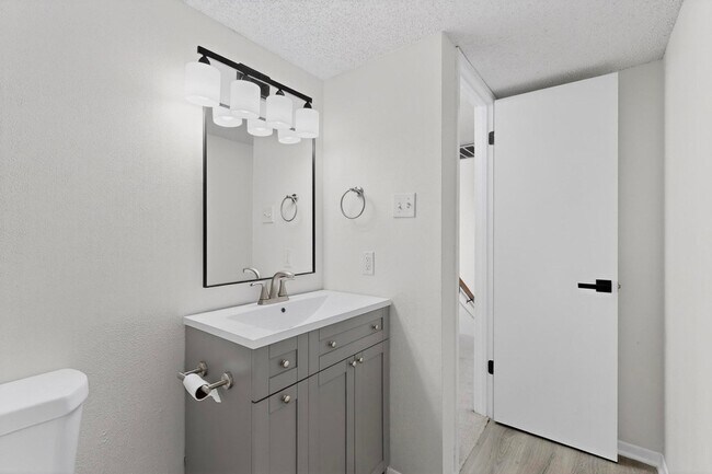 Building Photo - 2018 Warnford Pl