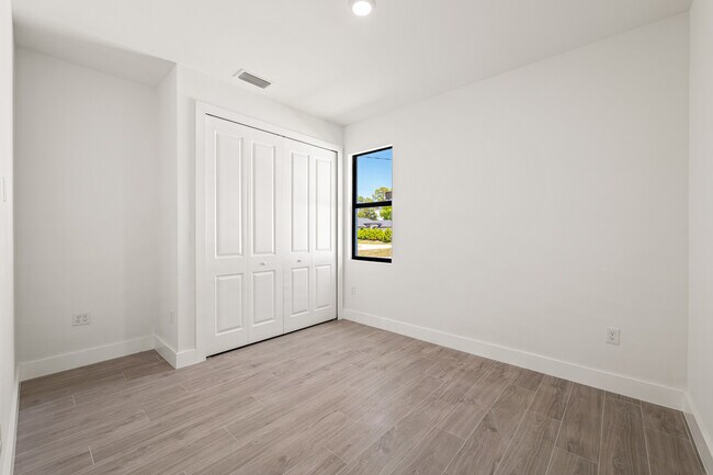 Building Photo - 3203 18th St W