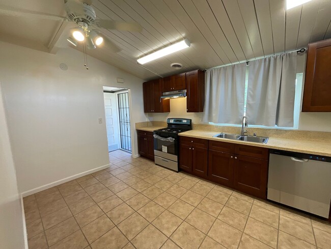 Building Photo - Cul-De-Sac: 4 Bedroom 2 Bath Home,