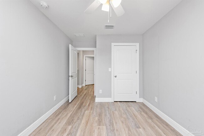 Building Photo - 3611 Stonewall Ave