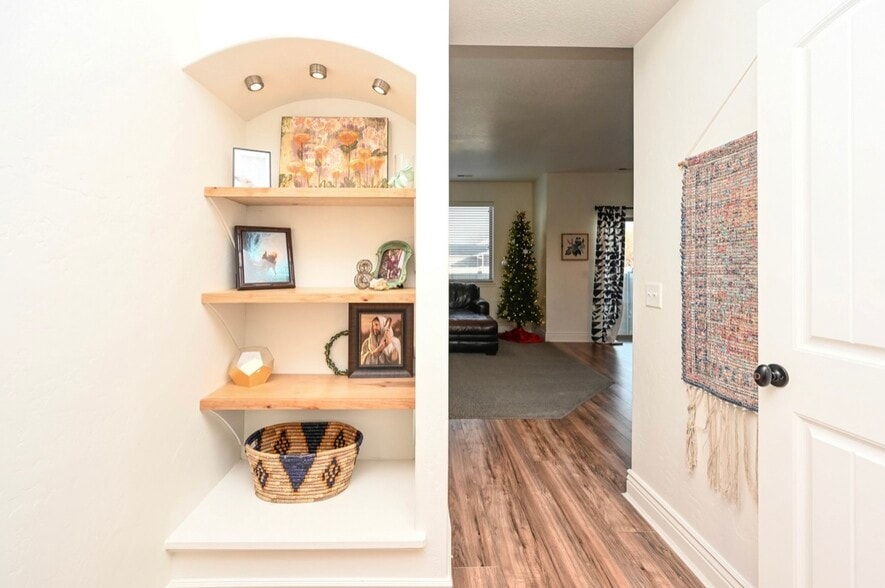 Entry Area - 145 E 620 S