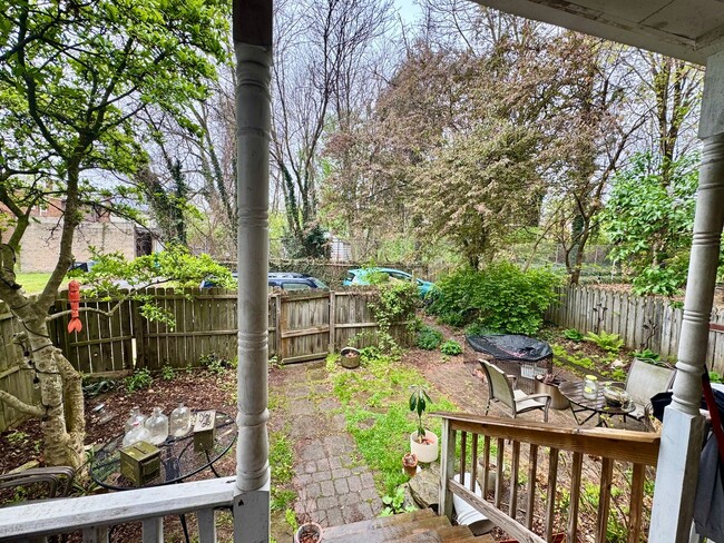 Building Photo - Newly renovated spacious 4 bedroom home in...
