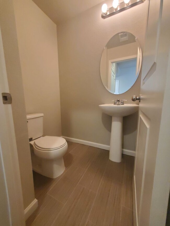 Building Photo - Beautiful and Spacious 3BR House in Freder...