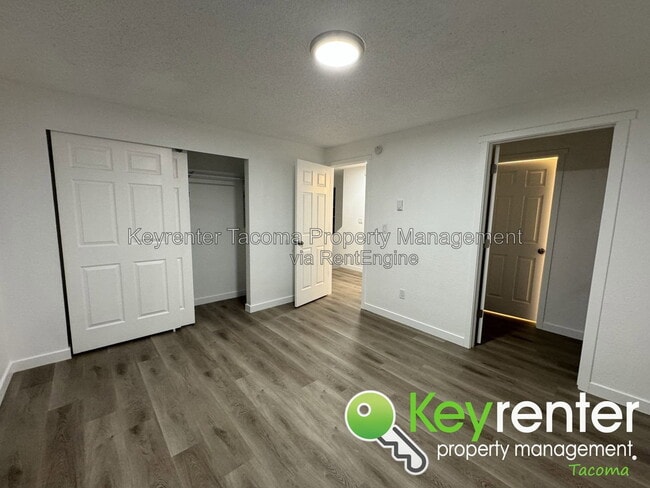 Building Photo - 15911 18th Ave Ct E