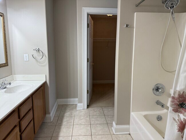 Building Photo - 1202 Griffin Lake Ave