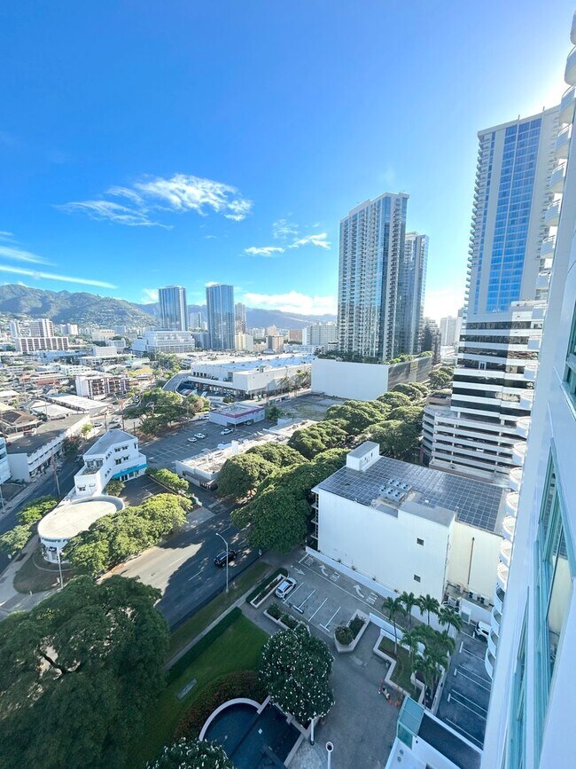 Building Photo - Large 19th Floor Unit with Ocean, City, Mo...