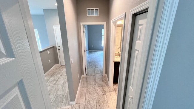 Building Photo - GORGEOUS Bedroom, 2 Bathroom Home in Palm ...