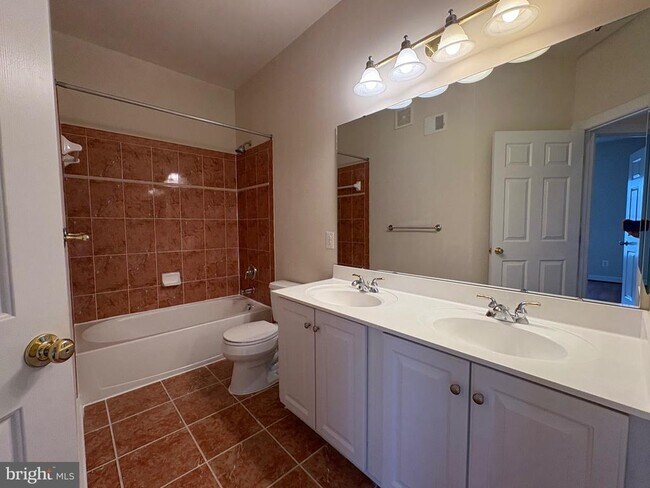 Building Photo - 635 Whetstone Glen St