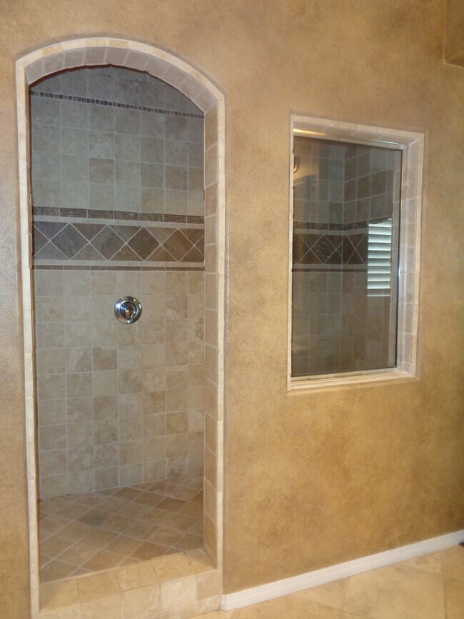Building Photo - Custom executive home in gated community 1...