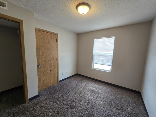 Building Photo - 60 Miller Ave SW