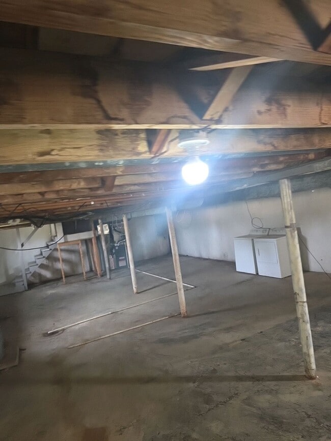 Building Photo - 7802 Columbine Dr